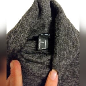 EUC Forever 21 black and gray hue soft turtle neck Size Medium